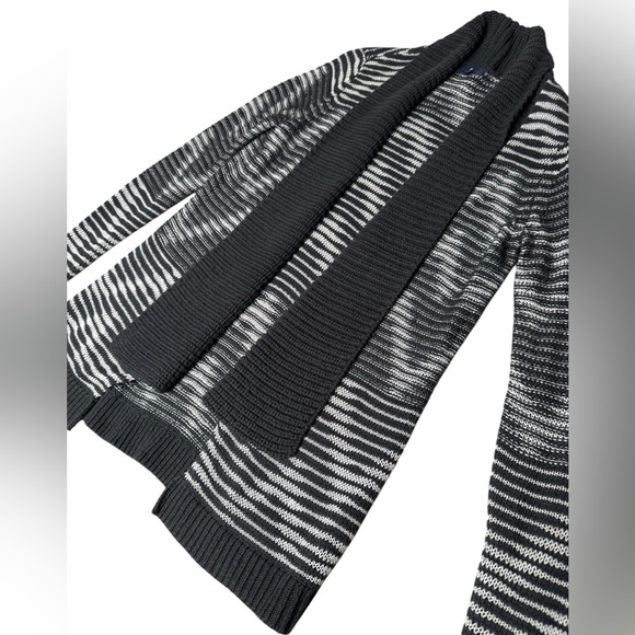 GAP Black & White Striped Cardigan Size XS - Picture 2 of 4